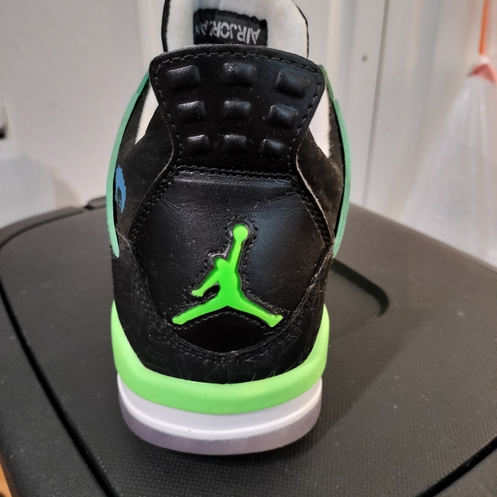 Jordan Retro 4 Superman Special Edition🦸 - Picture 12 of 15